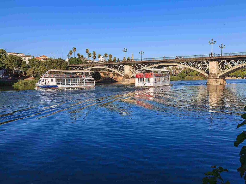 Cruceros Torre del Oro celebra con éxito la Winter Tourism Party 2026: homenaje al corazón humano del turismo sevillano